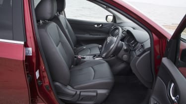 Nissan Pulsar 1.5 dCi Tekna front seats