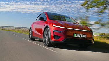 Tesla Model Y Performance 2025 - on the road