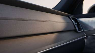 Volvo XC90 facelift - trim