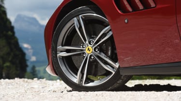 Ferrari GTC4 Lusso - wheel