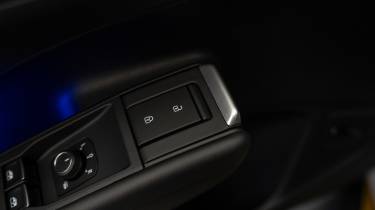2025 Volkswagen T-Roc studio - controls