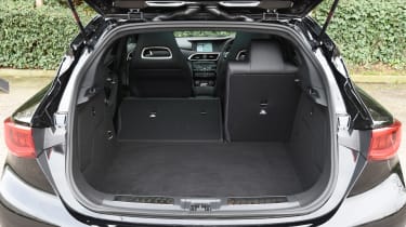 Infiniti Q30 Sport AWD 2016 - boot