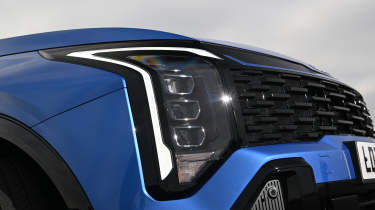 Kia Sportage - front headlight