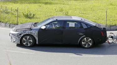 Hyundai Elantra testing - side profile