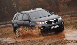 Kia Sorento 2.0 CRDi 2WD puddle