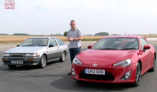 Toyota GT86 vs AE 86 video