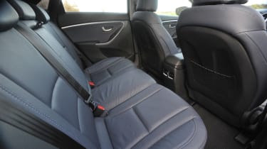 Hyundai i30 UK drive rear seats
