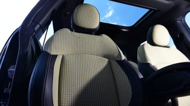 MINI Electric – front seats