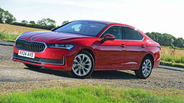 Skoda Superb hatch - front static