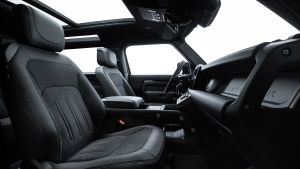 Land Rover Defender V8 - front seats
