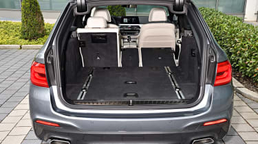 BMW 530d Touring - boot seats down