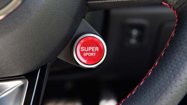 MG HS facelift.- sport button