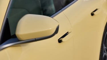 Nio ET5 Touring - mirror and door handles