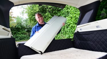 Auto Express editor-in-chief Steve Fowler removing the Range Rover&#039;s parcel shelf
