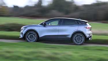 Renault Megane E-Tech - side action