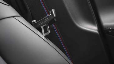 BMW i5 Touring - M sport seat belt