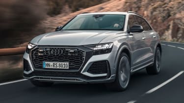 Audi RS Q8 - front tracking