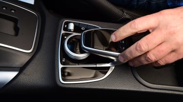 Mercedes X 250 d - infotainment controls