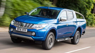 Mitsubishi L200 - front