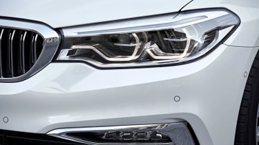 BMW 5 Series Touring - front light