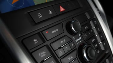 Vauxhall Astra GTC 1.4 Turbo SRi centre console