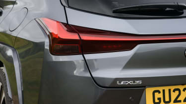 Lexus UX 250 Takumi - taillight