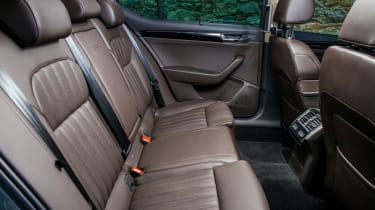 Skoda Superb 1.4 TSI 2015 rear seats