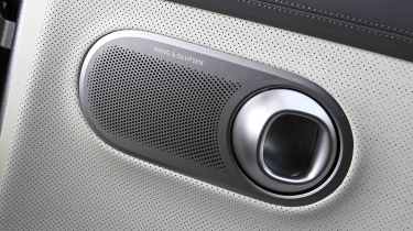 Genesis GV60 - stereo speaker grille