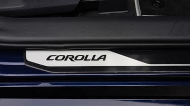 Toyota Corolla facelift - sill
