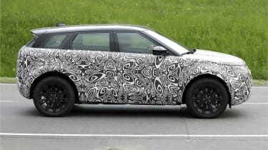 2024 Range Rover Evoque (camouflaged) - side tracking