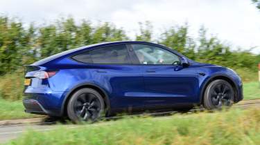 Tesla Model Y update 2024 - side