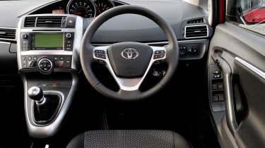 Toyota Verso 2.0 D-4D Icon interior