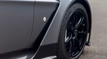 Aston Martin Vantage GT12 Roadster - wheel