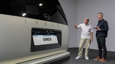 Hyundai Ioniq 9 and Richard Ingram - detail