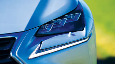 Lexus NX - front lights LEDs