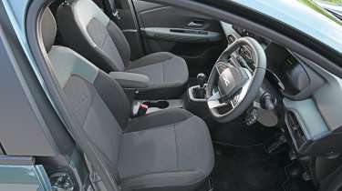 Dacia Sandero Stepway - front seats