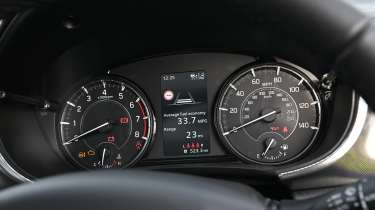 Suzuki Vitara - dashboard dials