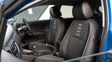 Kia Stonic - front seats