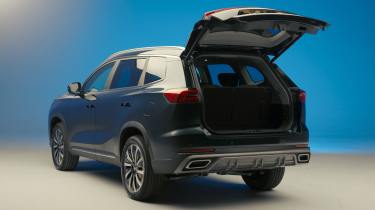CHERY TIGGO 8 - studio rear 3/4 boot open