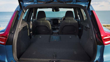Volvo XC40 B3 MHEV - boot seats down