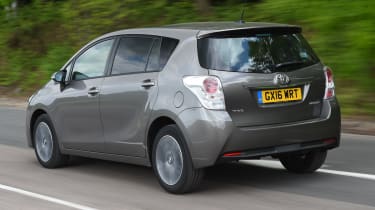Toyota Verso 2016 - rear tracking