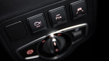 Mercedes X-Class review - control buttons