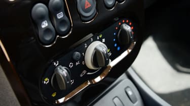 Dacia Duster dials