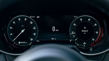 Alfa Romeo Giulia - dials