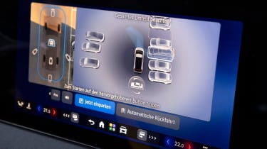 Mercedes VLE - infotainment screen