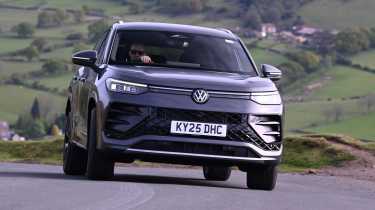 Volkswagen Tayron - front cornering 