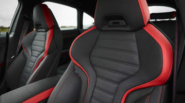 BMW i4 facelift - front seats