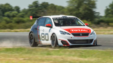 Peugeot 308 Racing Cup - front action