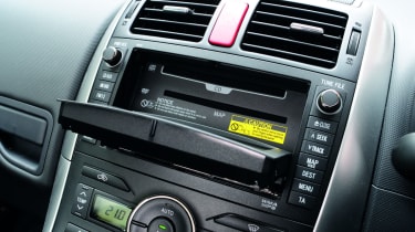 Toyota Auris HSD CD player