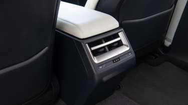 Lexus ES - rear vents